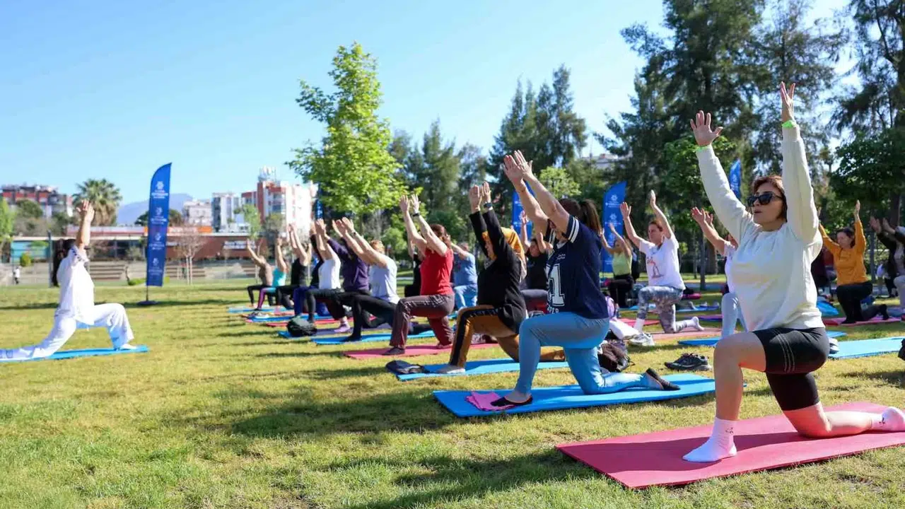 Aydın’da matlara ilgi büyük: Şehrin dört bir yanında yoga rüzgarı esiyor