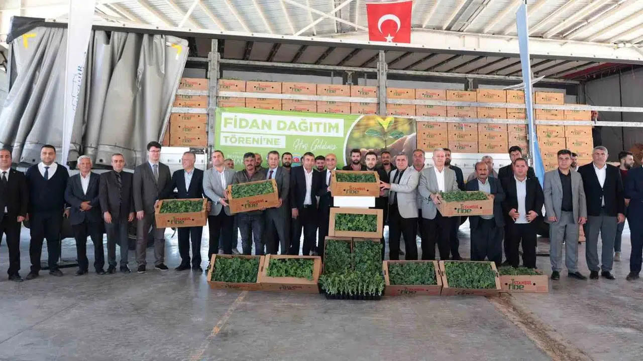 Arabanlı üreticinin yüzü güldü: Karpuz tarlalarına belediye eli değdi