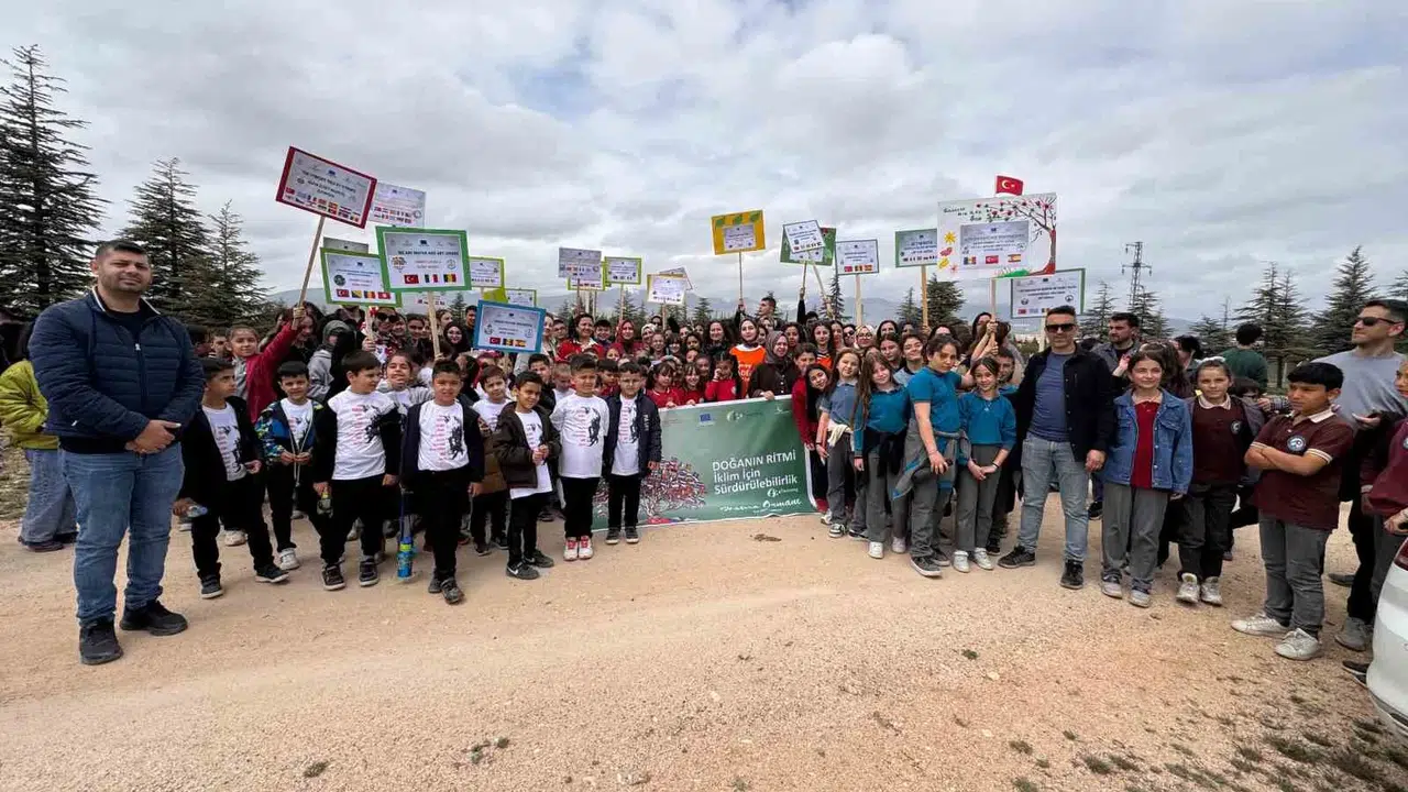 Geleceğe nefes oldular: Niğde’de 230 öğrenci 'Yeşil Vatan' için bir araya geldi