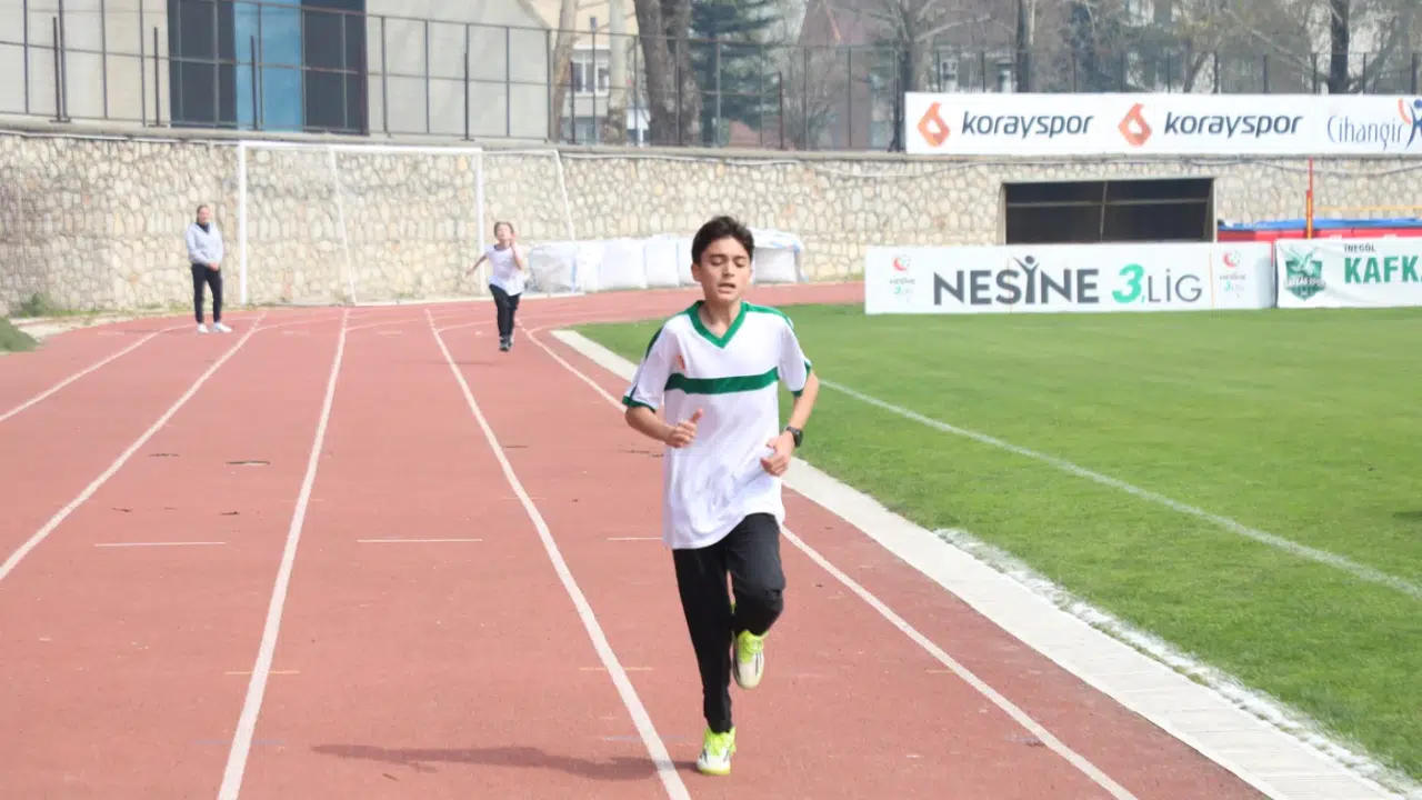 İnegöl’de spor şöleni: Puanlı atletizmde madalyalar sahiplerini buldu