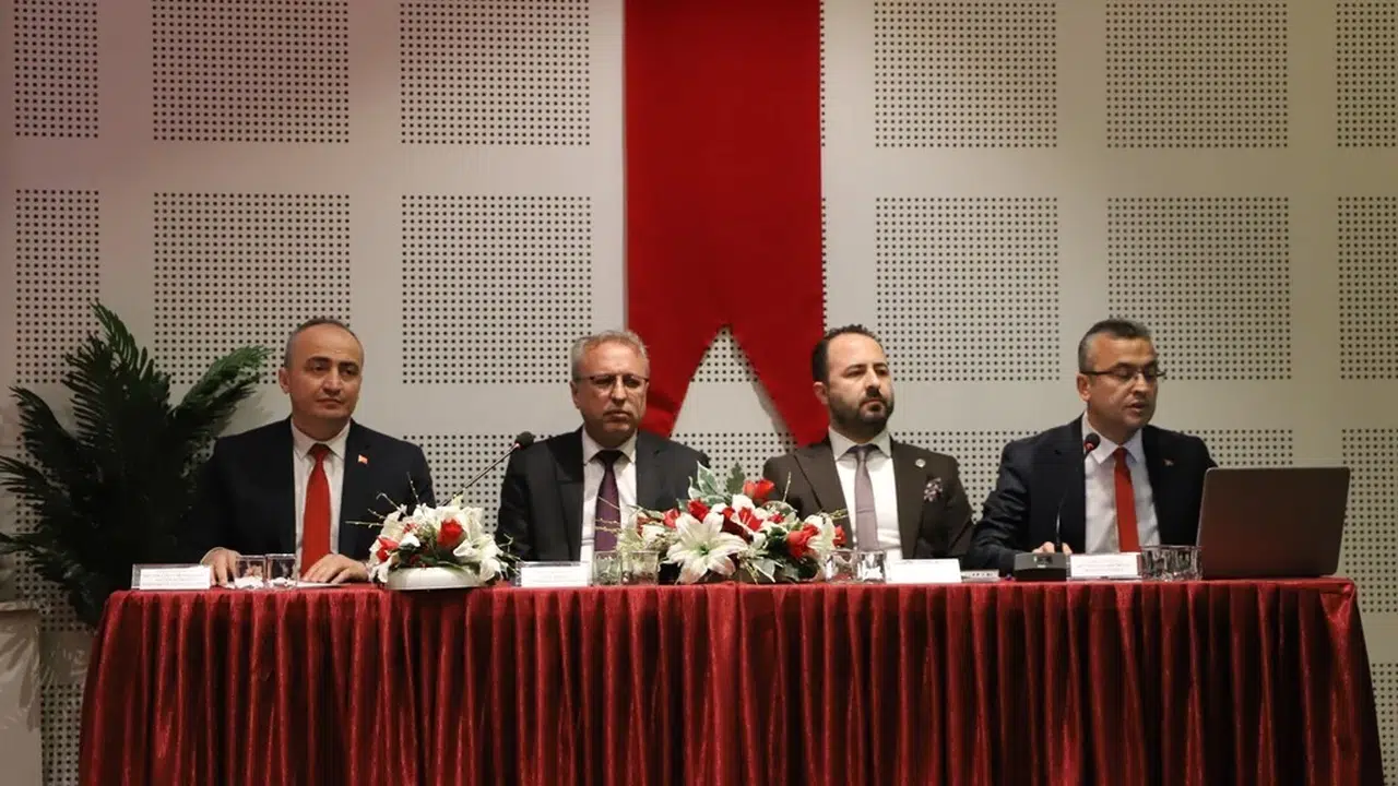 Dijital dünyada güvenlik alarmı: Kütahya’da siber suçlara karşı uzman isimler bir araya geldi