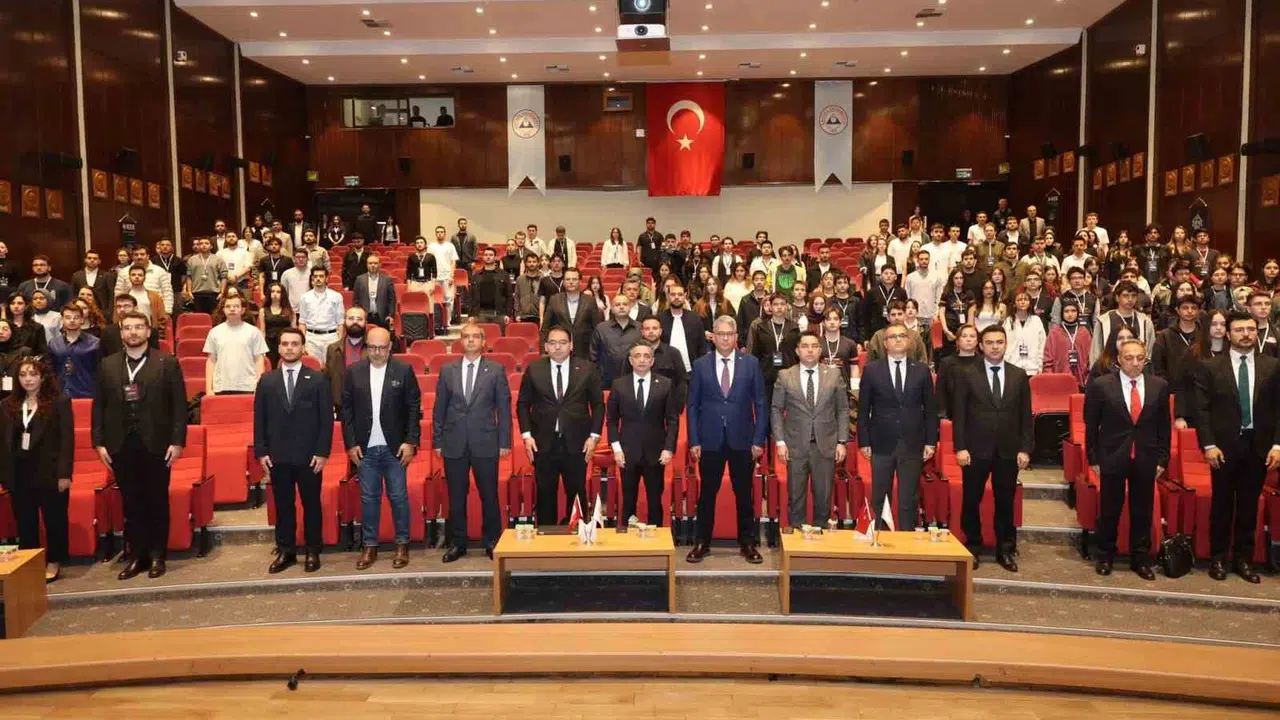 Savunma sanayiinin kalbi Erciyes’te attı: Genç mühendis adayları sektörün devleriyle buluştu