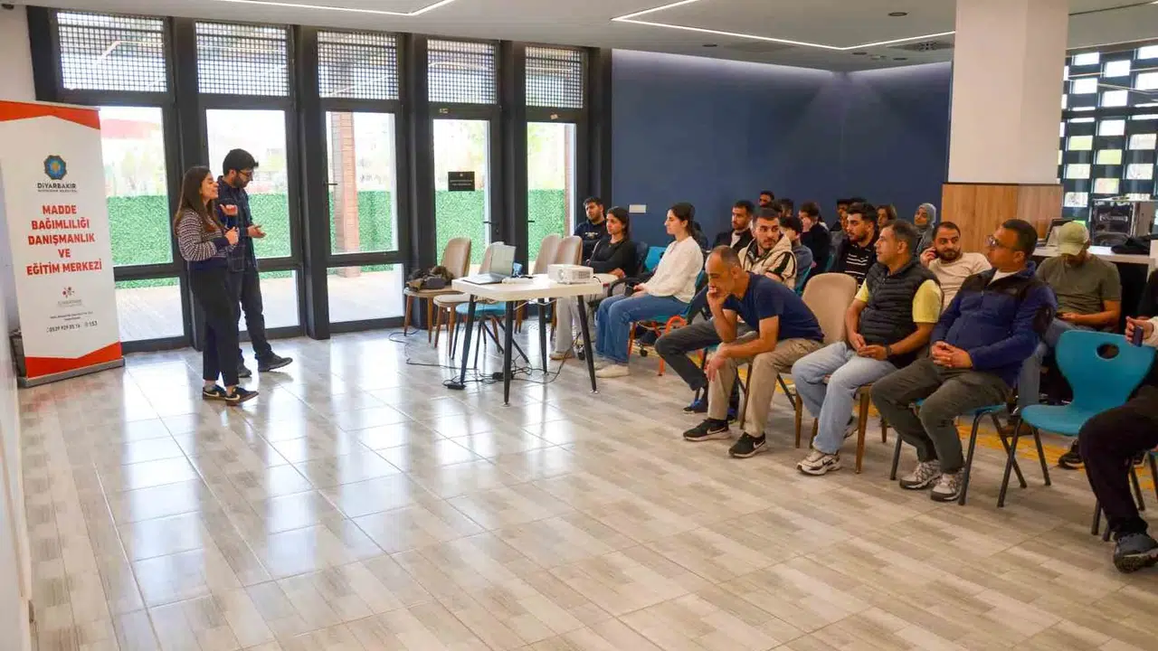 Gençlerin uğrak noktası kütüphaneler artık birer e…