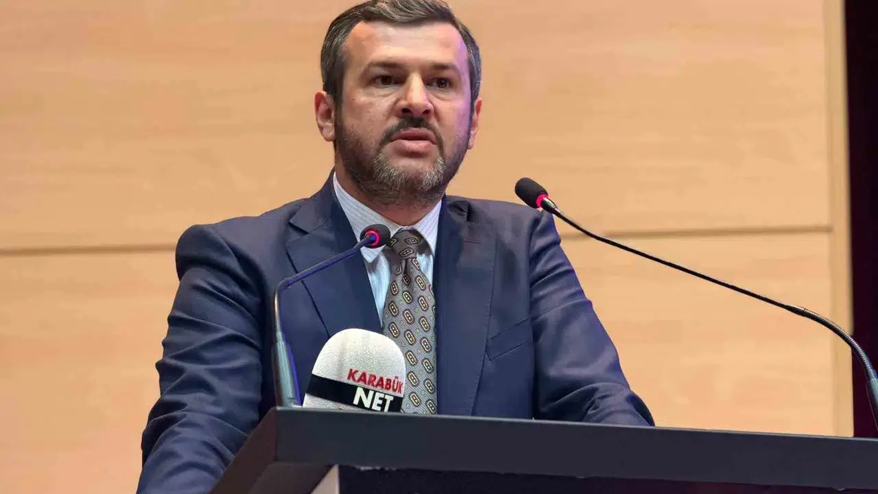 Başkan Çetinkaya'dan ailelere kritik uyarı: Çocuklarımızı dijital dünyanın karanlığından korumalıyız