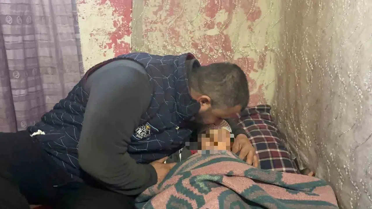 34 günlük yaşam mücadelesini kazandı: Köpek saldırısında ağır yaralanan minik A.D. evine döndü