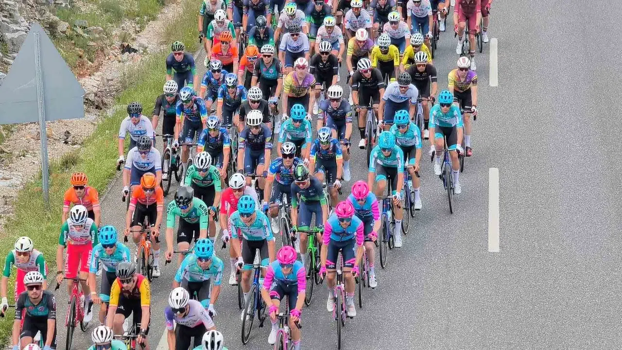 Menteşe’de dev organizasyona görkemli karşılama: Dünya yıldızları Ege’nin kalbinden geçti