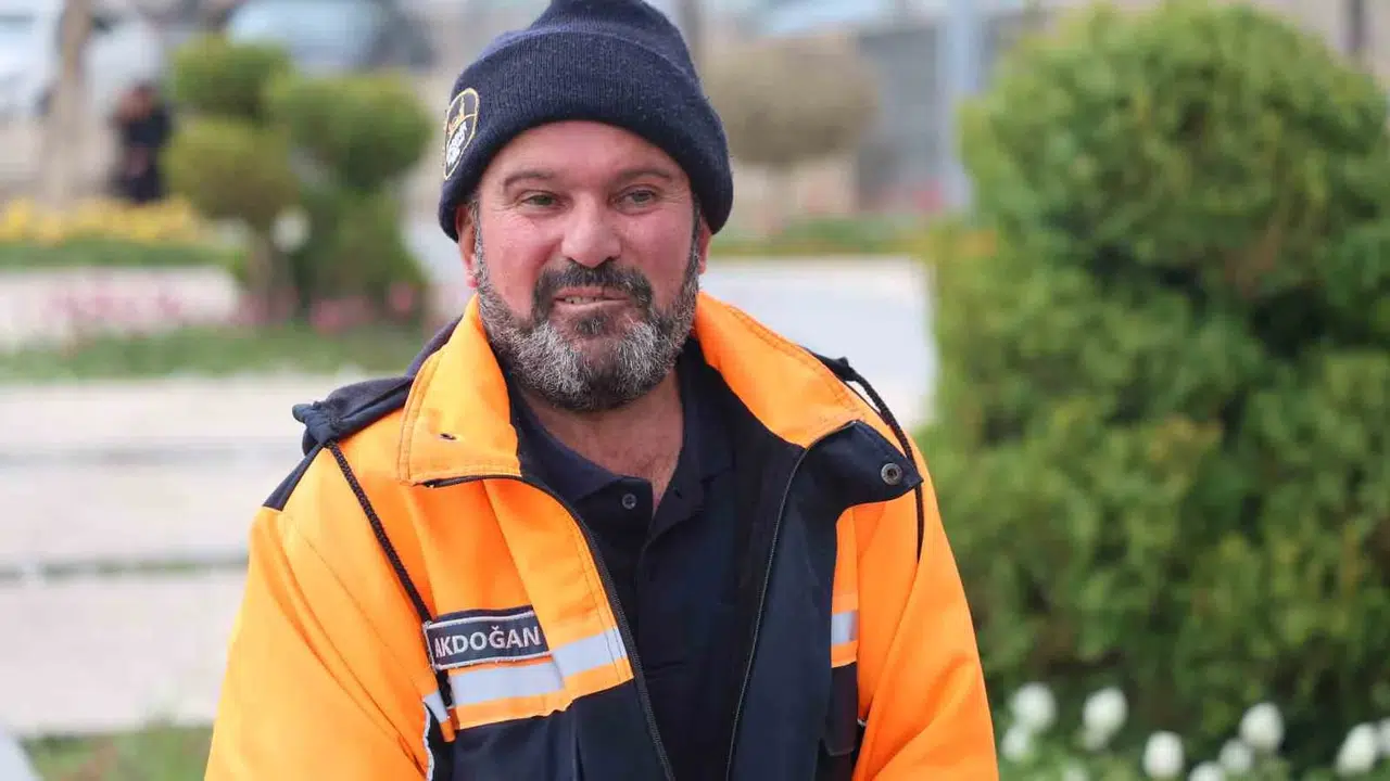 Temizlik işçisinin büyük dürüstlüğü: 150 bin liralık serveti hiç düşünmeden polise teslim etti