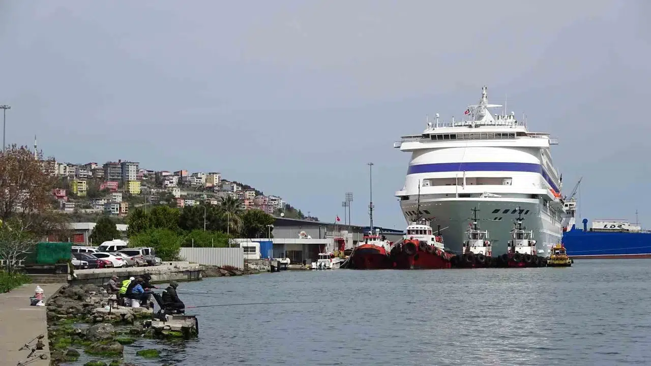 Karadeniz sularında turizm rüzgarı: Astoria Grande rotasını Samsun’a çevirdi