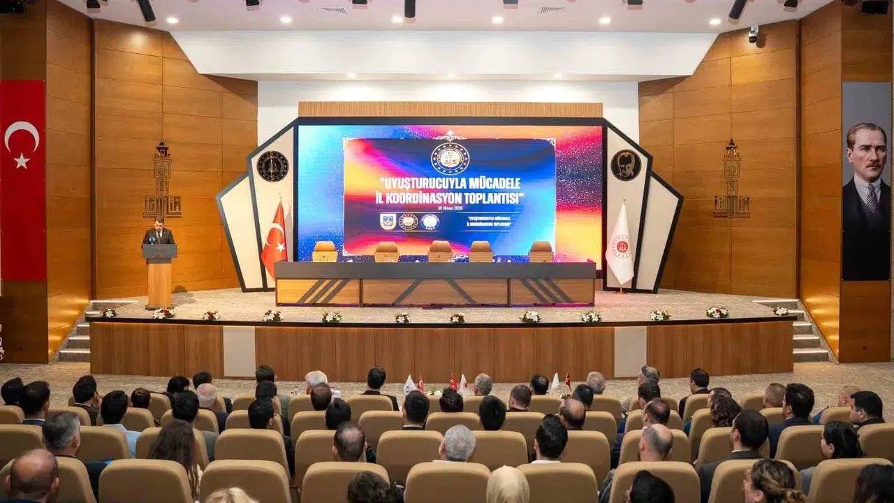 İzmir’de uyuşturucuyla mücadelede alarm zilleri: Sentetik ecza yakalamalarında devasa artış