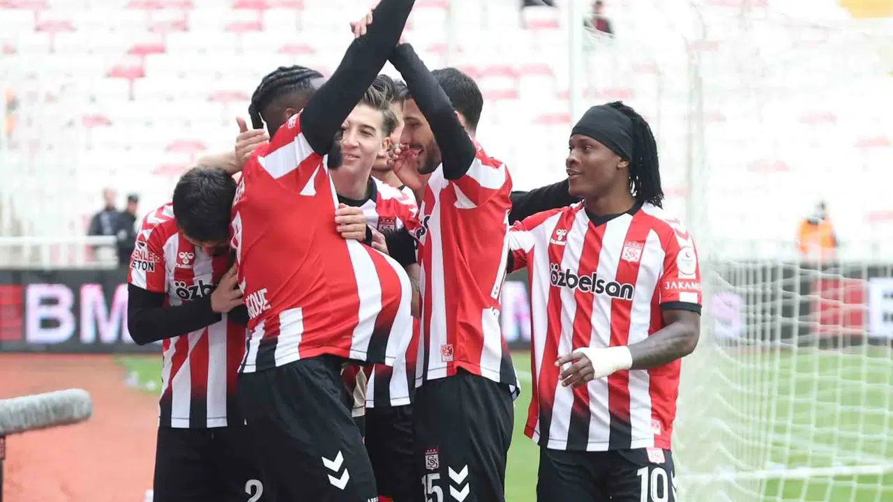 Sivasspor geriye düştüğü maçta pes etmedi: Iğdır FK karşısında geri dönüş zaferi