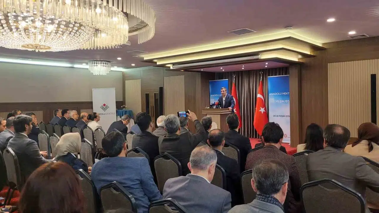 Cevdet Yılmaz’dan gençlere çağrı: Okumak sadece kelimelerle değil, geleceği inşa etmekle ilgilidir