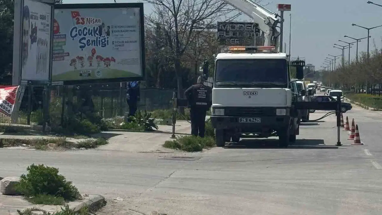 Eskişehir’de billboard krizi: Başkan Tunç’tan belediyeye 5 kritik soru