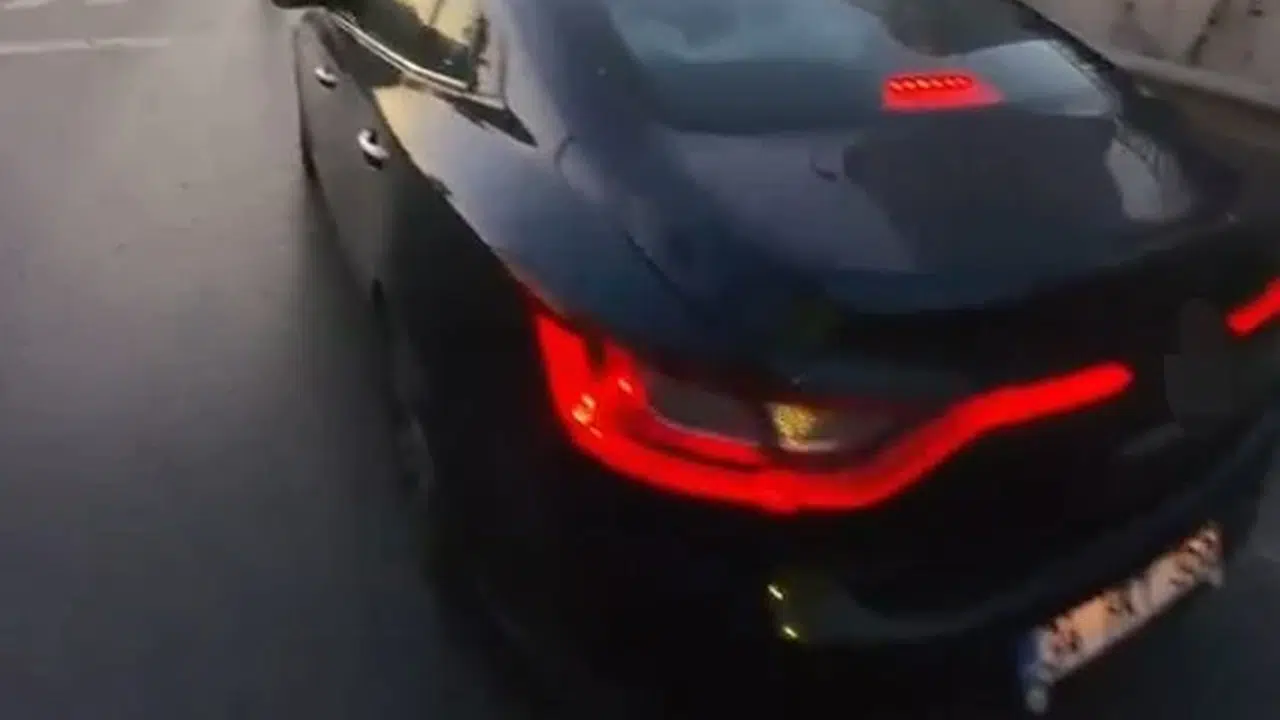 Pendik'te dehşet anları kamerada: Yaya geçidinde durmayan sürücüye sosyal medya takibi