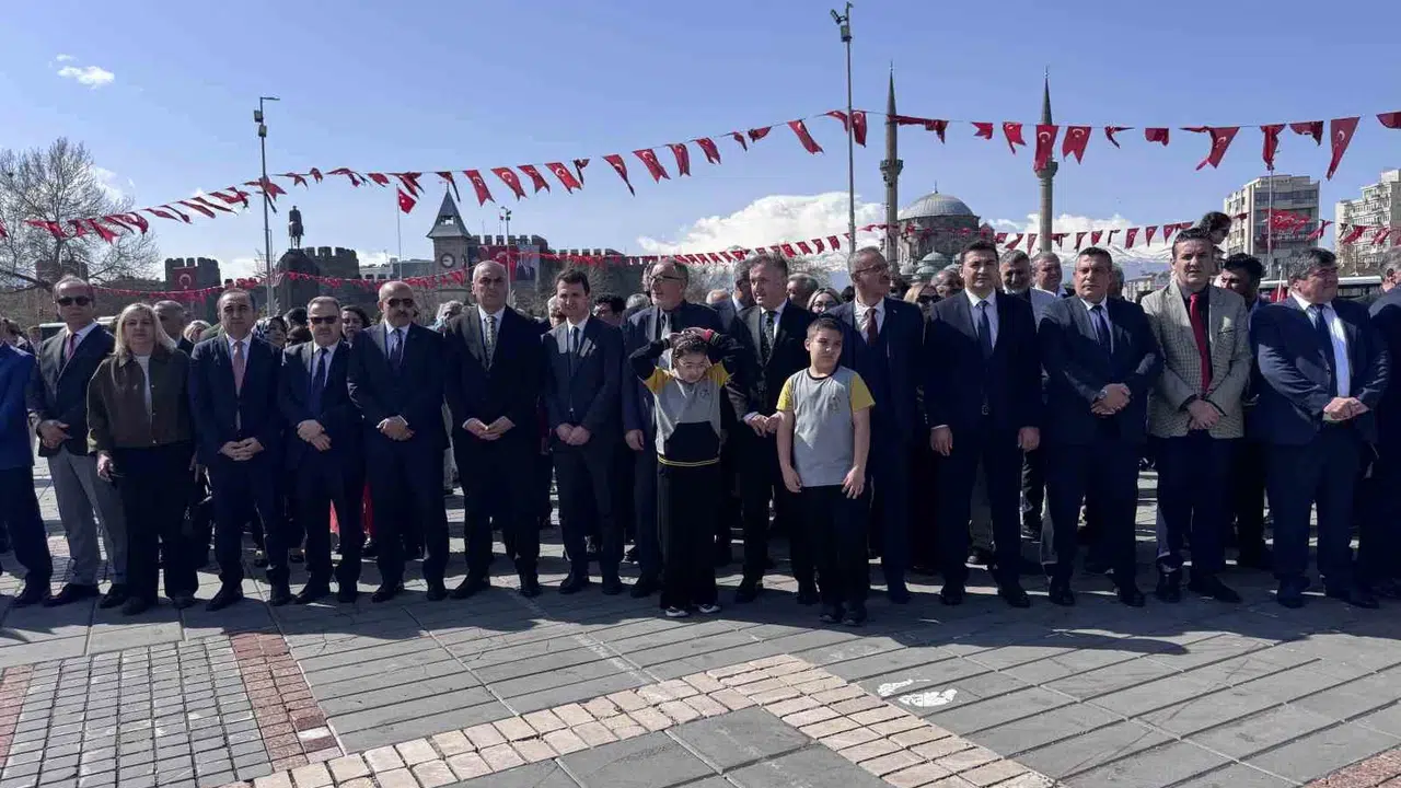Kayseri'de 23 Nisan coşkusu: Eğitim camiasından velilere 'güvenli liman' mesajı