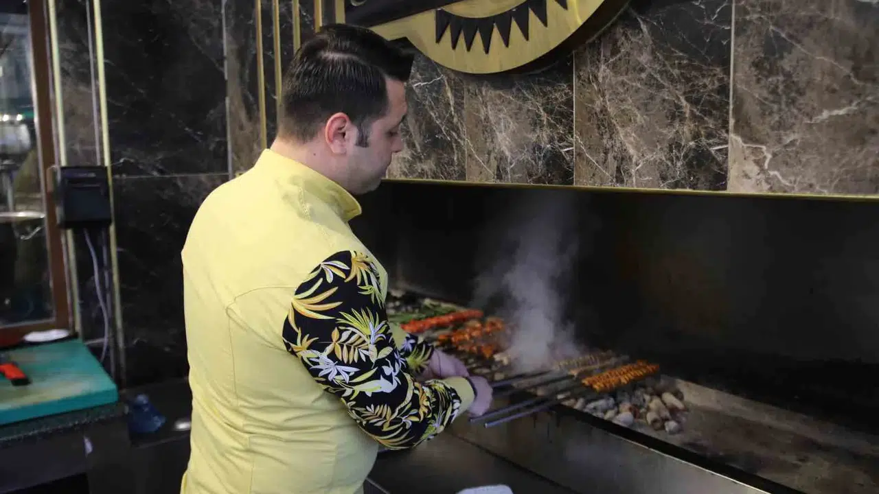 54 yıllık lezzet mirası emin ellerde: Sakıp Usta’nın evlatları bayrağı zirveye taşıyor