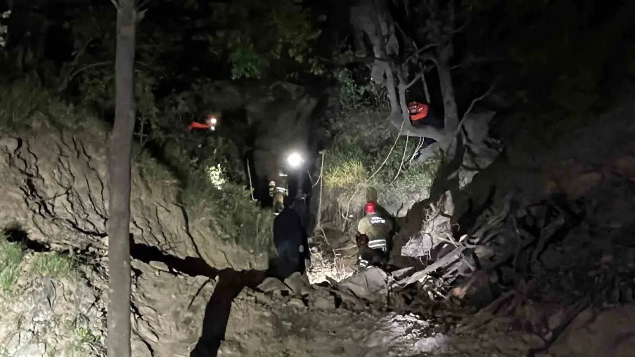 Kurtarma operasyonu faciaya dönüşüyordu: Uçurumda mahsur kalan 3 kişi için seferberlik