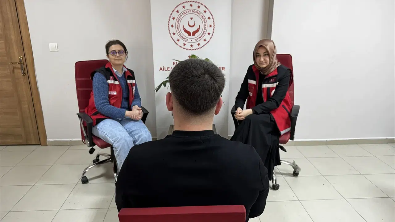 Karanlık günleri geride bıraktı: Devletin şefkatli eliyle hayata tutundu, şimdi kendi yuvasının mutluluğunu yaşıyor