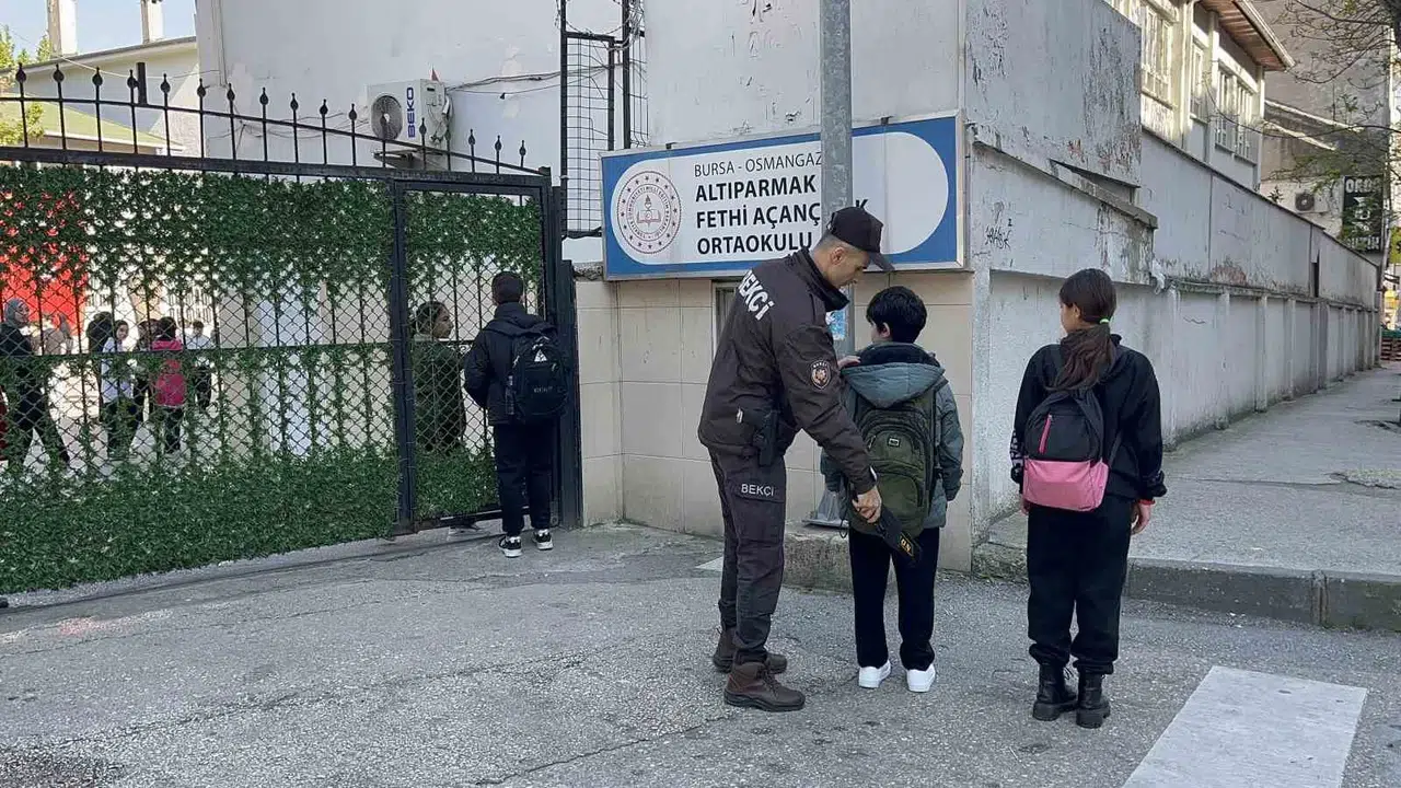 Bursa’da okullarda yeni dönem: Gece kartalları artık öğrencilerin huzuru için nöbette