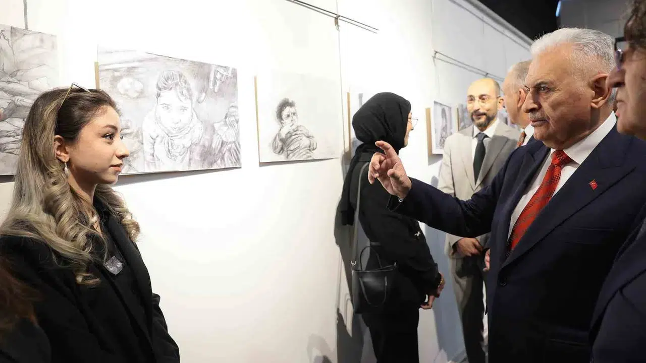 Sanatın diliyle acılara dokundular: Erzincan’da çocukların hüzünlü hikayeleri tuvale yansıdı