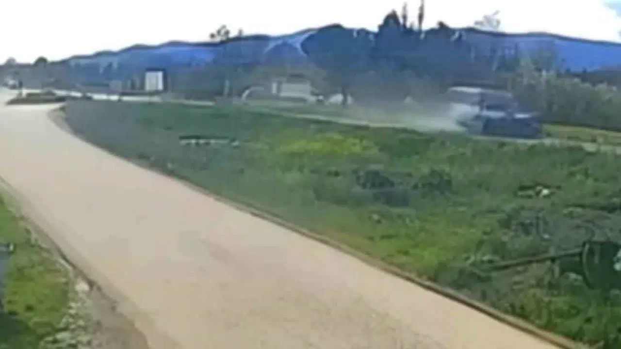 Kastamonu’da yürekleri ağza getiren kaza: Otomobili ikiye bölen çarpışma kamerada