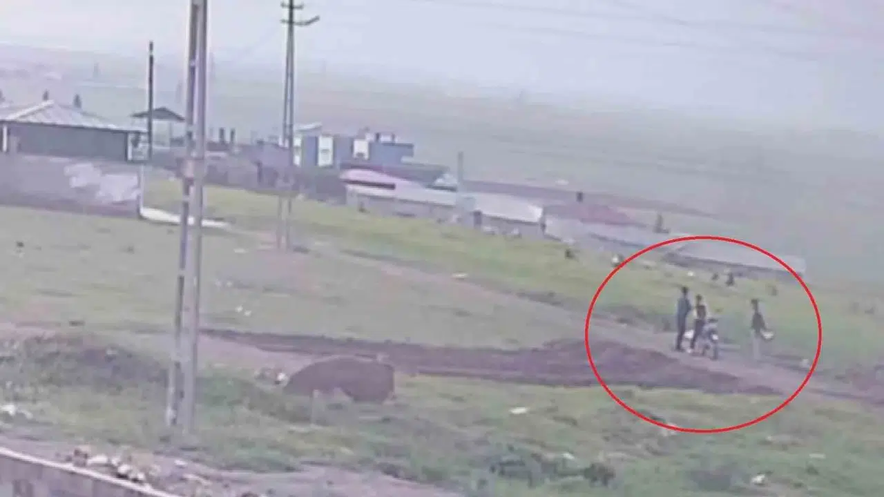 Okul çıkışı dehşet saçtılar: Boş arazideki silahlı şovun altından öğrenciler çıktı