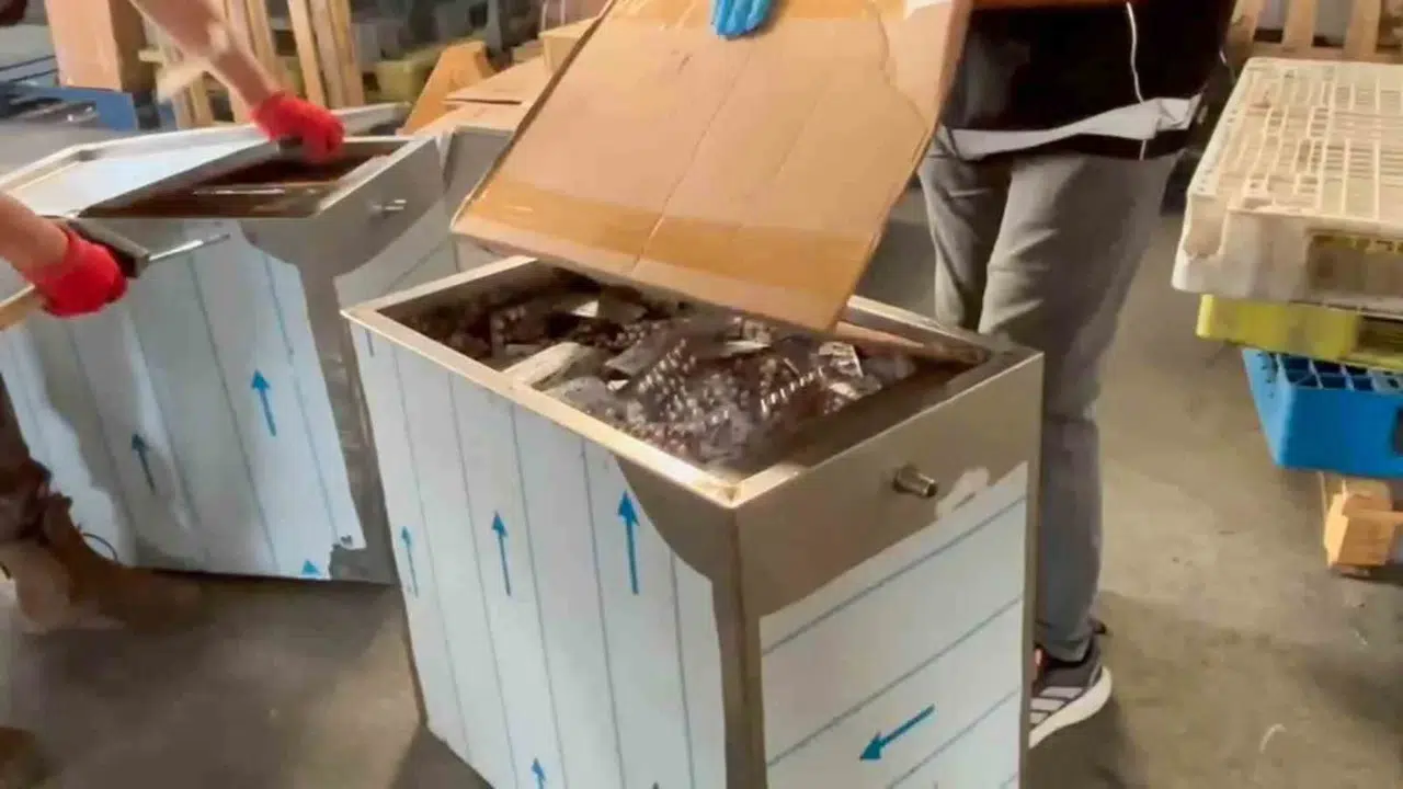 Mersin'de zehir tacirlerine ağır darbe: Metal kolilere gizlenmiş 111 bin hapla yakalandılar