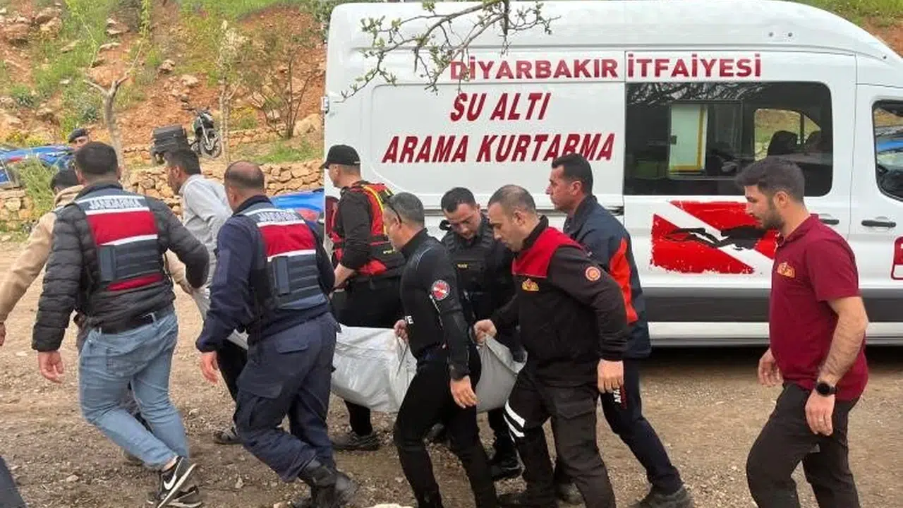 Fırat Nehri'nde korkunç kaza: Botun kendi etrafında döndüğü o anlar kamerada