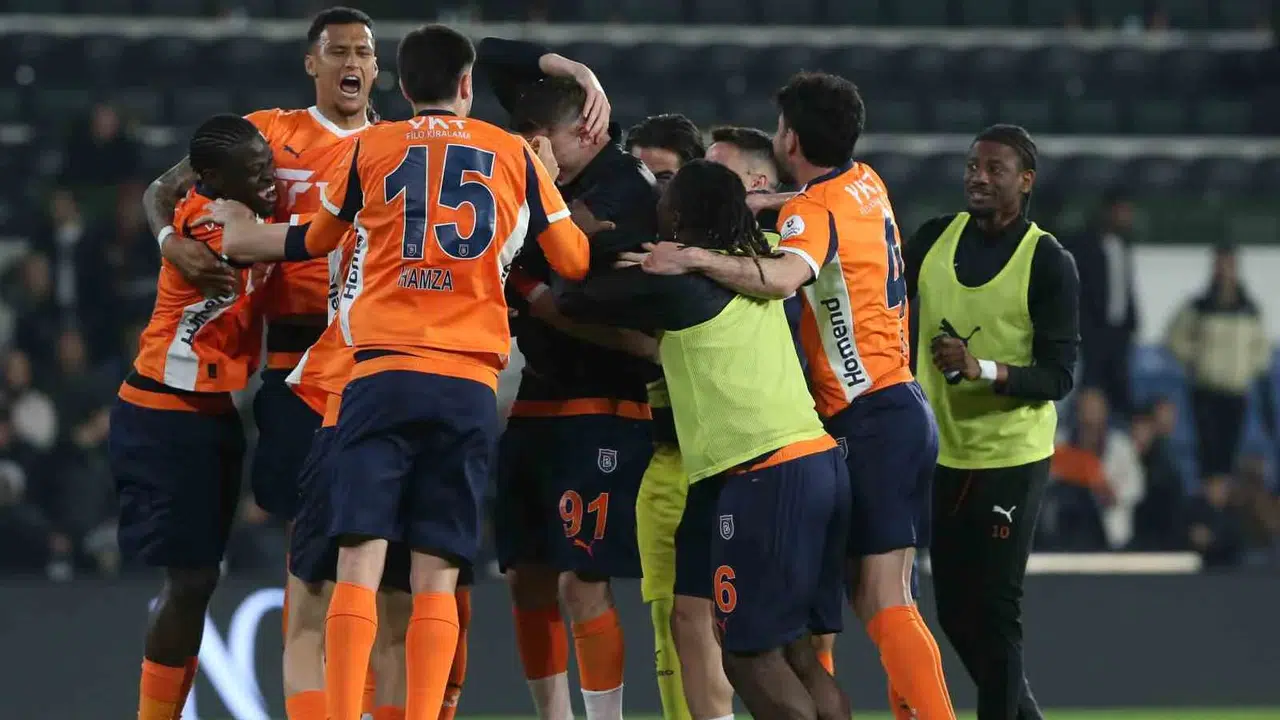 Başakşehir’de Avrupa rüyası tazelendi: Kasımpaşa engelini gol yağmuruyla aştılar