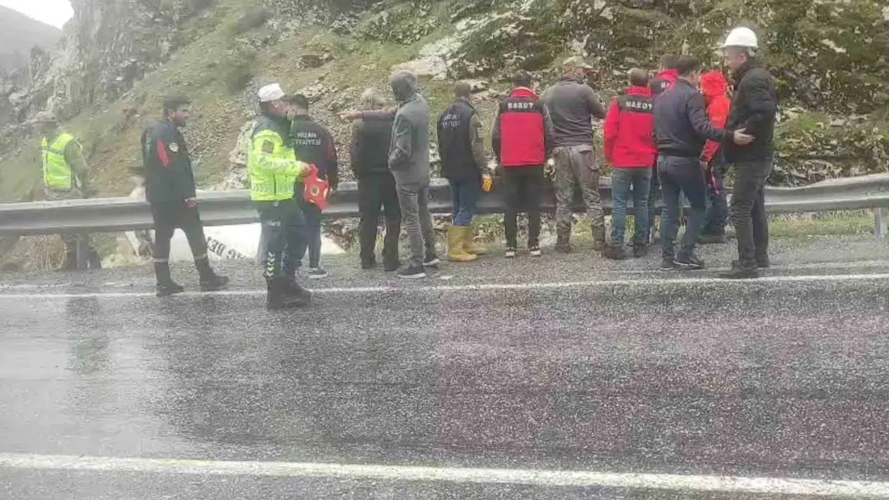 Hazo Deresi’nde korkunç kaza: Beton mikseri uçtu, sürücü akıntıya kapıldı