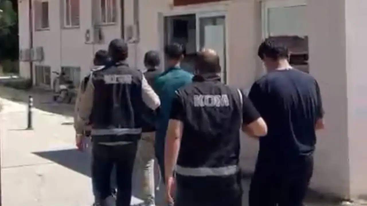 Eski AK Parti İl Başkanı’na silahlı saldırıda karar: 3 şüpheli cezaevine gönderildi