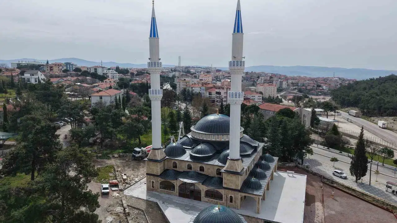 Gördes’te hayırseverlere çağrı: Bin kişiyi ağırlayacak dev eser tamamlanmayı bekliyor