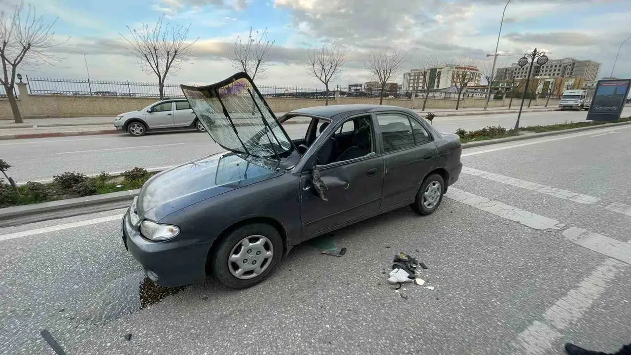 Karaman’da dehşet anları: Kontrolden çıkan otomobil takla attı