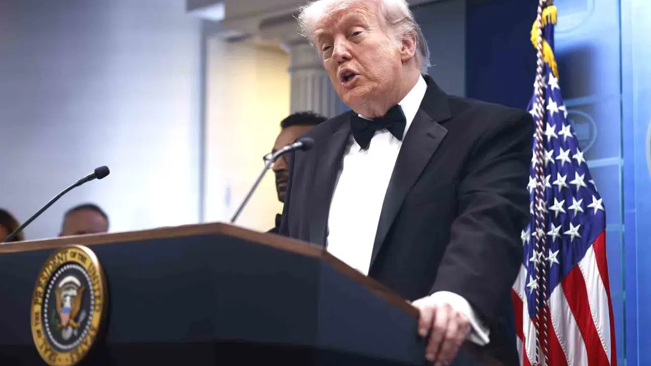 Trump'tan Tahran'a açık kapı: Telefonu açmaya hazırım