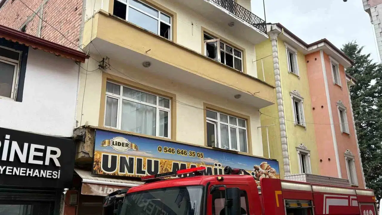 Vezirköprü’de korkutan sabah: Apartman dairesi alevlere teslim oldu
