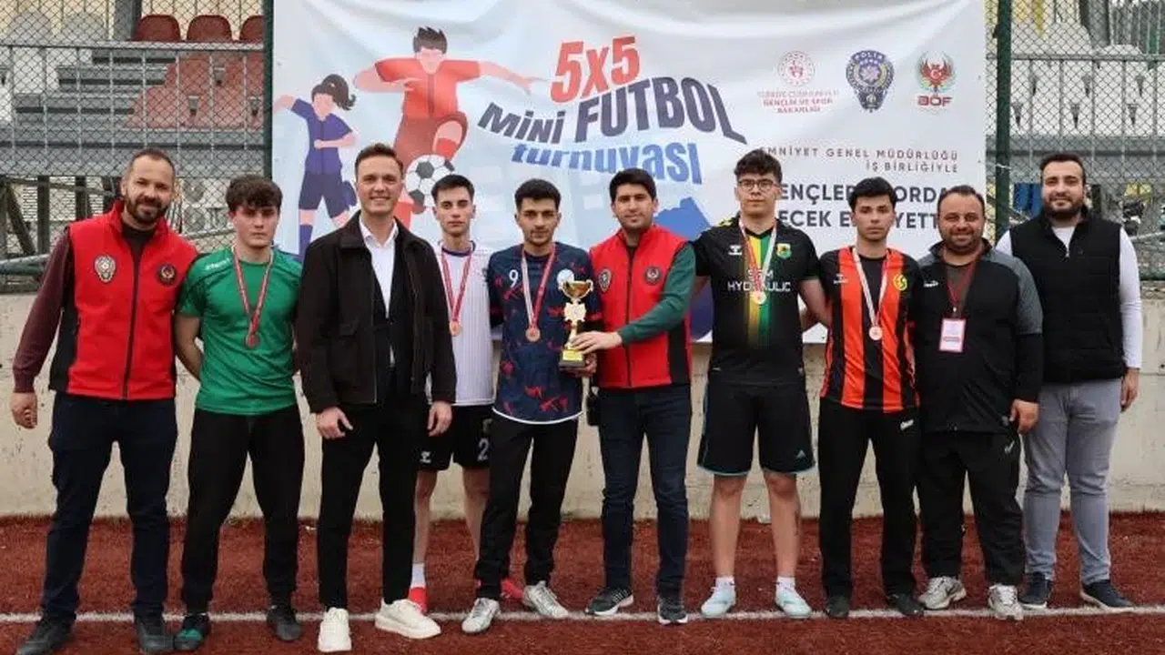 Bilecik'te yeşil sahalarda dostluk rüzgarı: Polis Haftası turnuvası şampiyonlarını buldu