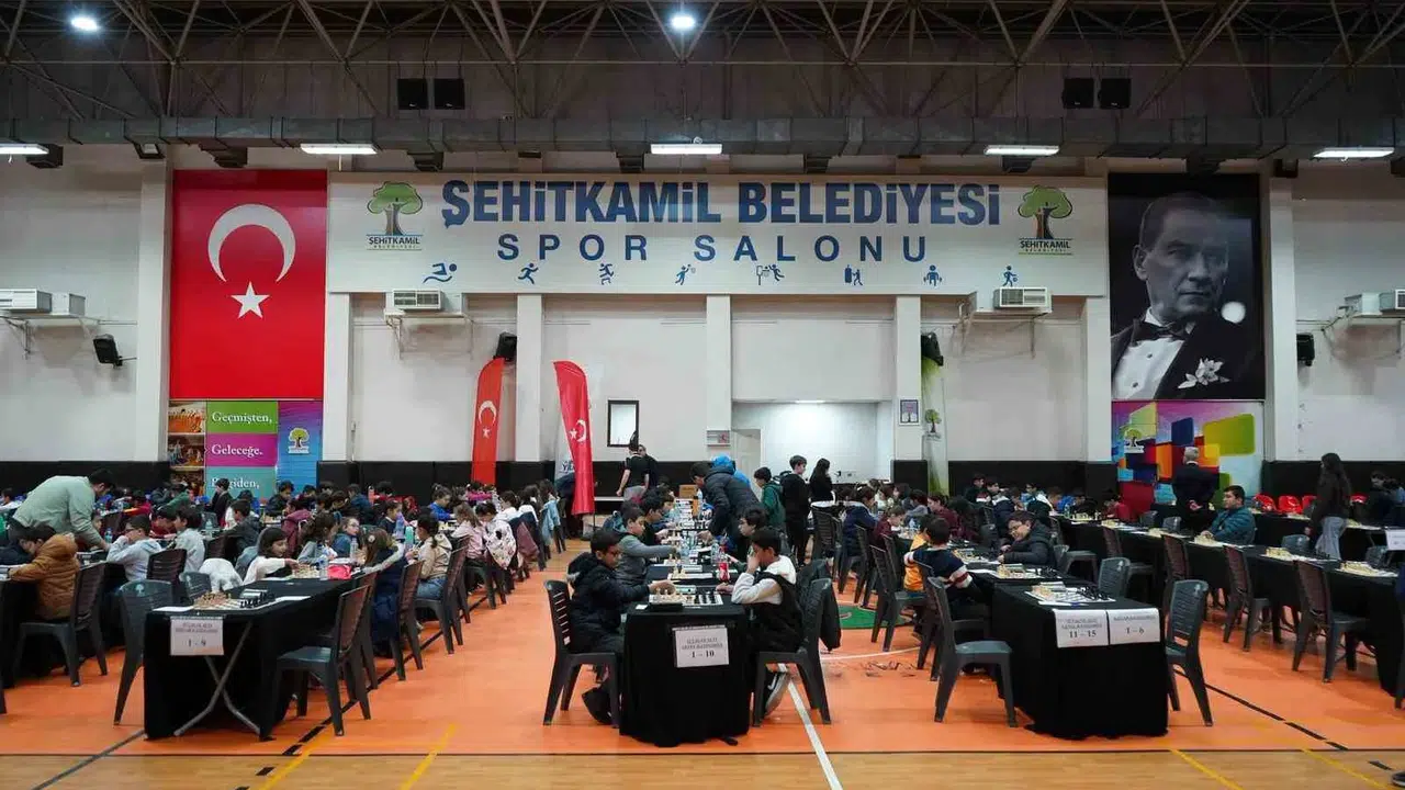 Şehitkamil’de hamleler vefa için atıldı: Satranç tutkunları Veysel Güneş’i unutmadı