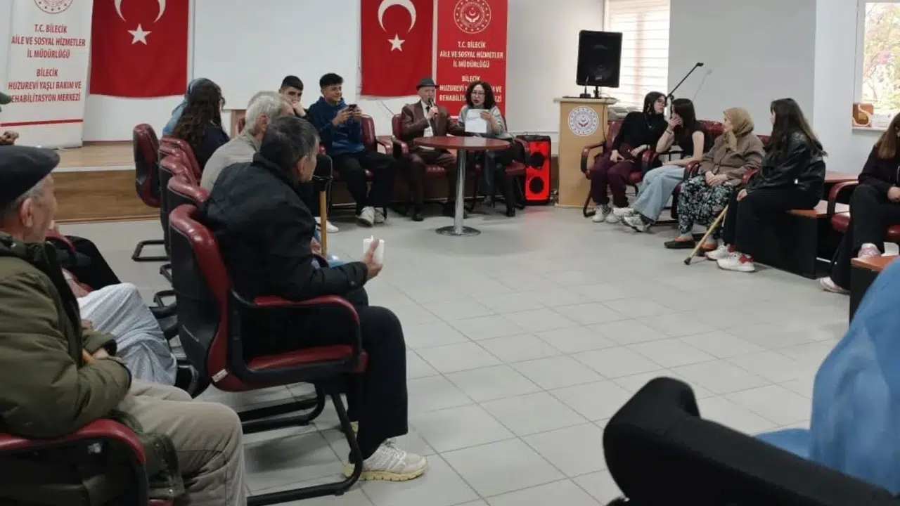 Gençlerden anlamlı dokunuş: Huzurevi sakinleri Söğütlü öğrencilerle moral buldu