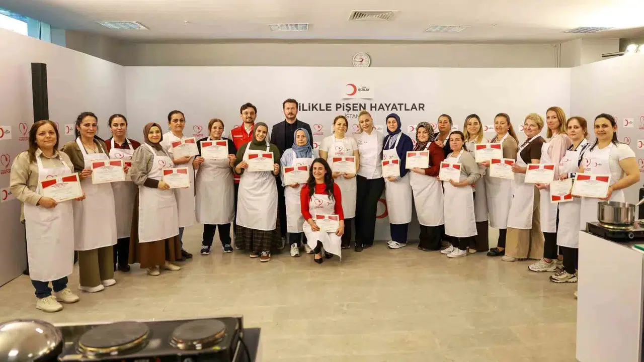 Danilo Şef depremzede kadınların mutfağında: Acılarını yemekle iyileştiriyorlar