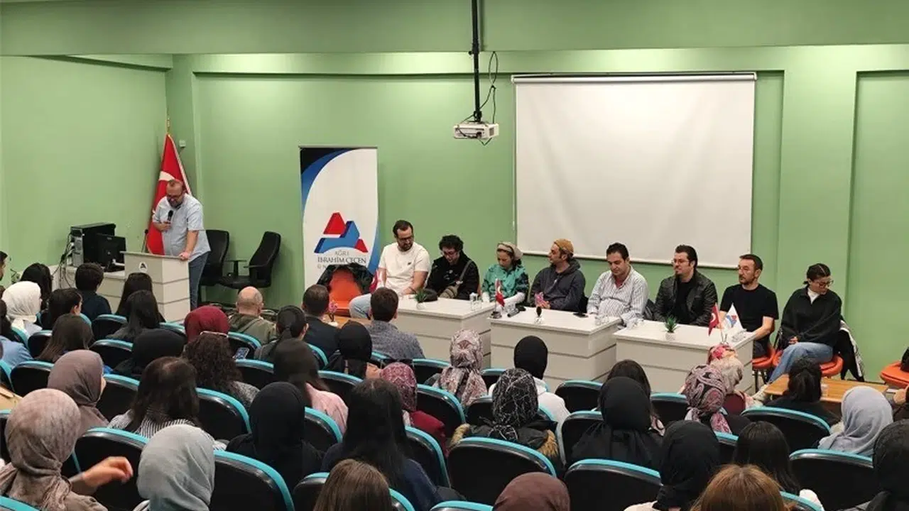 Sahne tozunu Doğu’ya taşıdılar: Erzurum Devlet Tiyatrosu öğrencilere ilham oldu