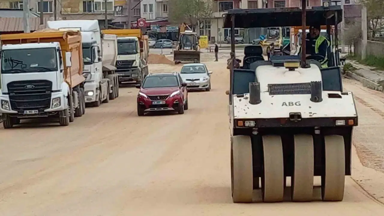 Mustafakemalpaşa’da ulaşım seferberliği: Caddeler modern bir çehreye kavuşuyor