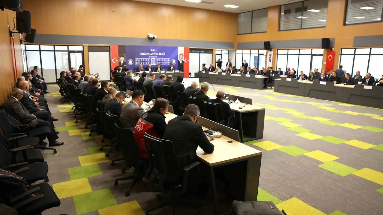 Erzincan’da dev projeler masaya yatırıldı: Vali Aydoğdu’dan  takvim  vurgusu