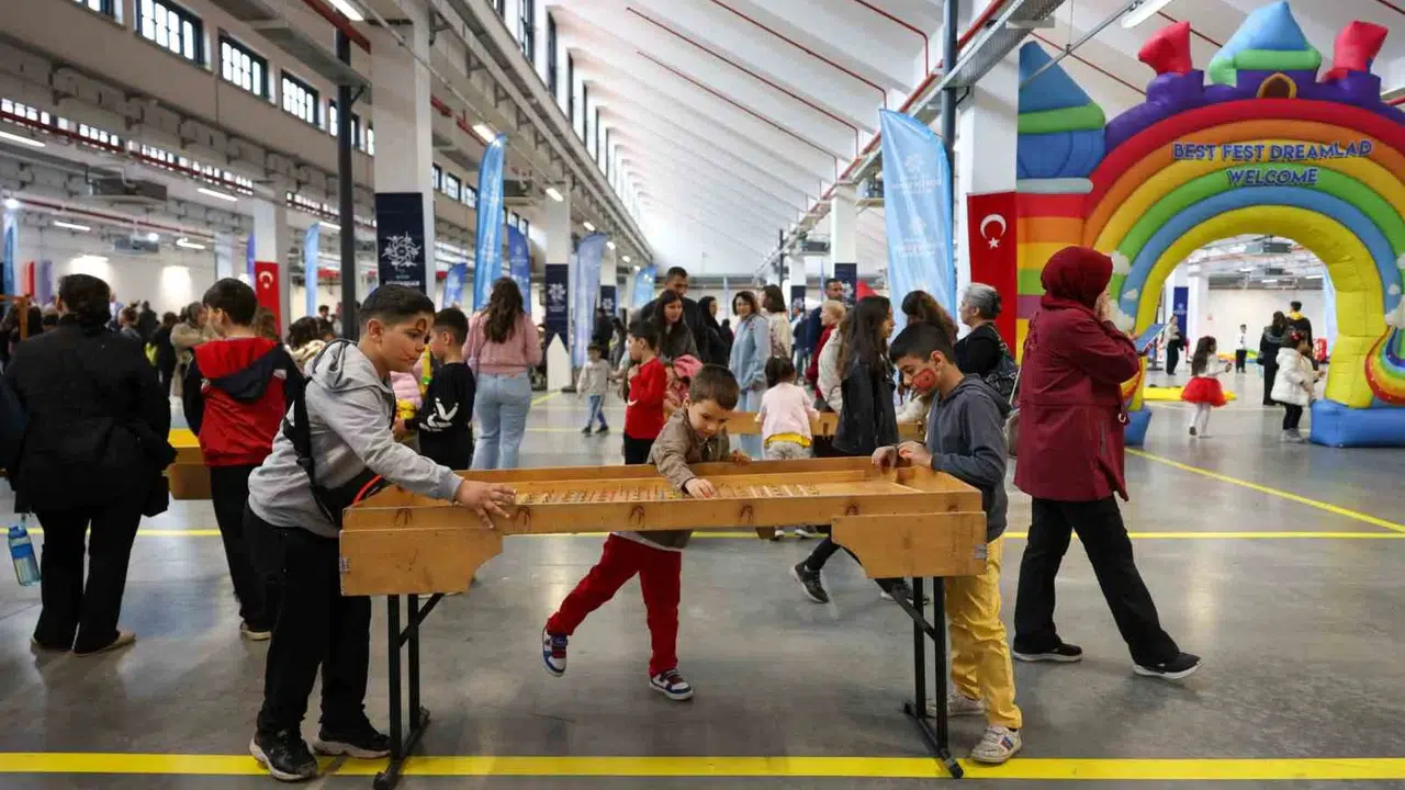 Başkan Çerçioğlu’ndan miniklere bayram sürprizi: Aydın’da 23 Nisan coşkusu ikiye katlandı