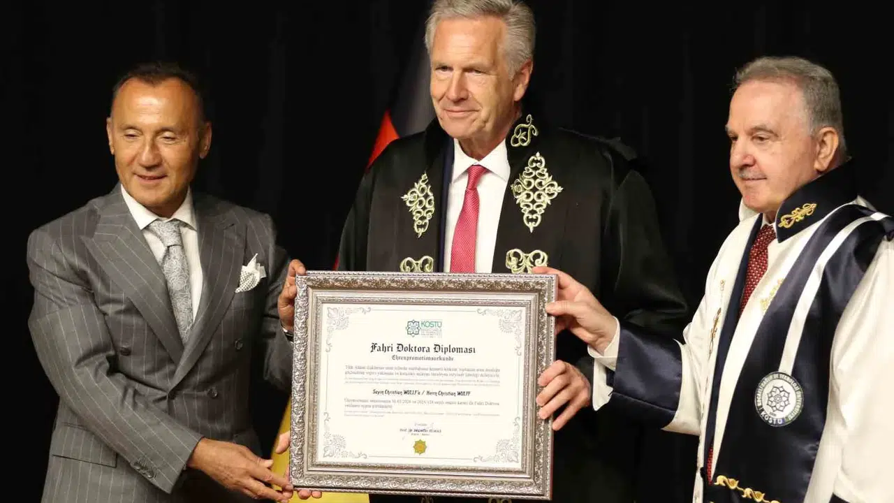 Almanya’nın eski Cumhurbaşkanı Wulff’tan Kocaeli’de Atatürk vurgusu: Duvar örmeyin, köprü kurun