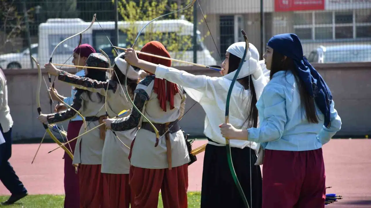 Okçulukta gelecek vadeden isimler belli oldu: Afyonkarahisar’da oklar başarı için atıldı