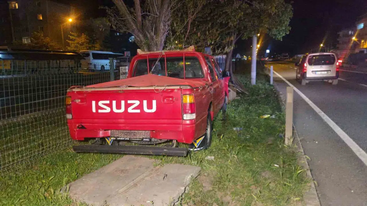 Direksiyon kilitlendi, dehşet anları yaşandı: Bursa'daki kazada genç sürücü ölümden döndü