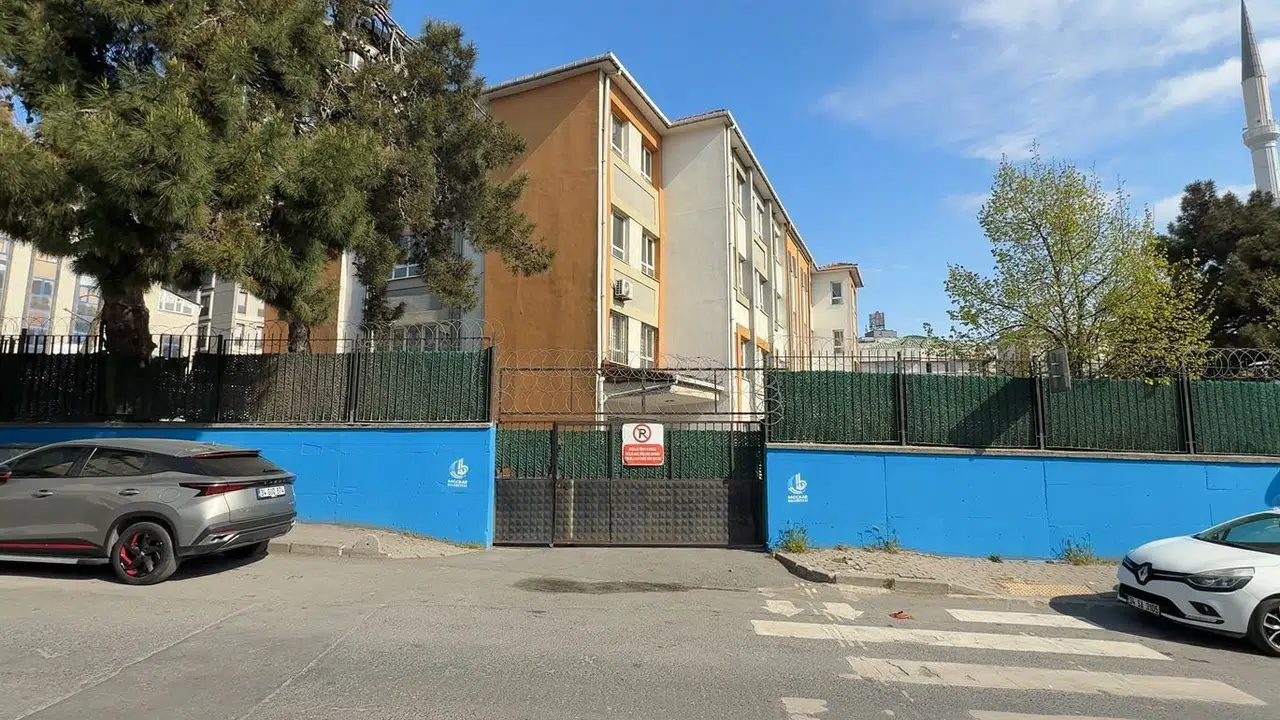 Bağcılar’da korku dolu anlar: Kırmızı ışıkta geçen İETT otobüsü küçük Ecrin’i altına aldı