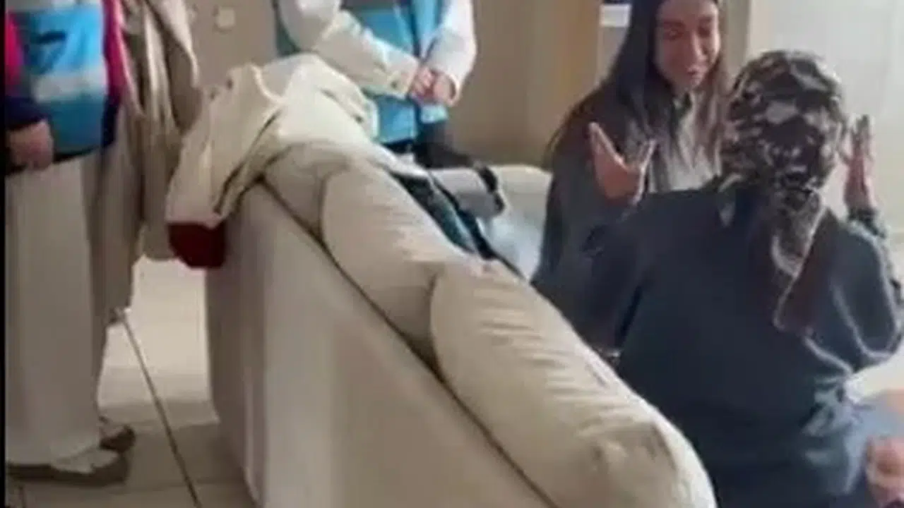 Soğuk kış günlerinde içleri ısıtan fedakarlık: Gençlerin el emeği huzurevi sakinlerine ulaştı