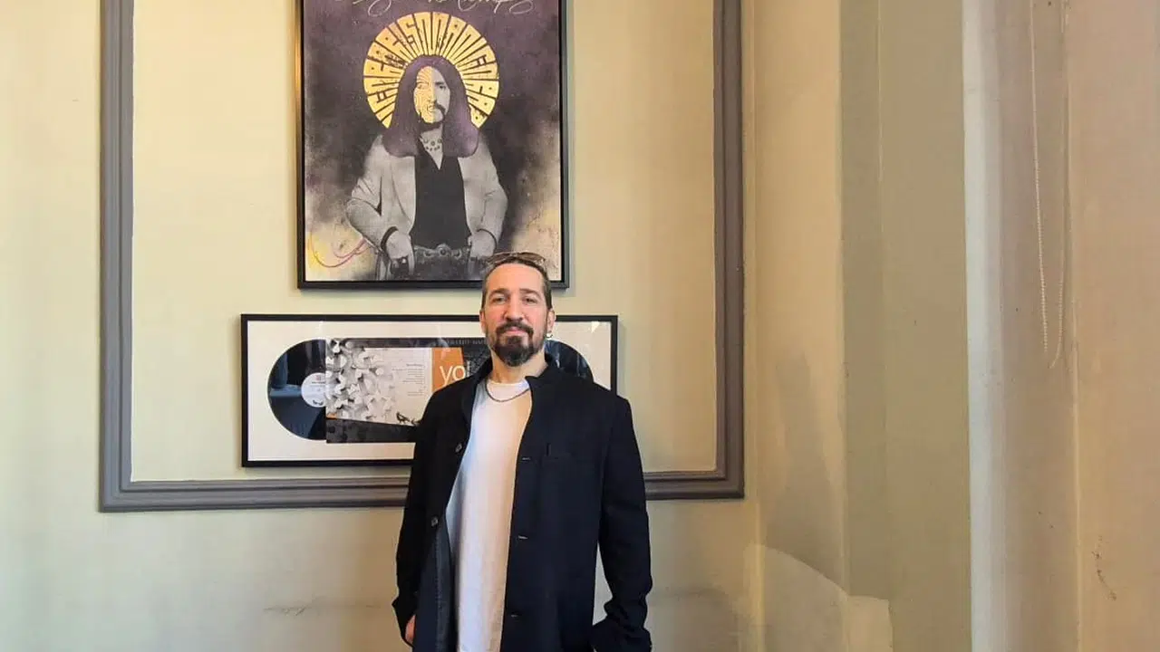 Barış Manço’nun ölümsüz ezgileri kaligrafiyle yeniden hayat buldu: Karaköy’de nostaljik yolculuk