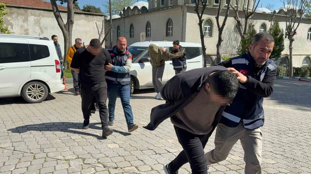 Samsun'da masaj salonu görünümlü fuhuş yuvasına baskın: 3 kişi adliyeye sevk edildi