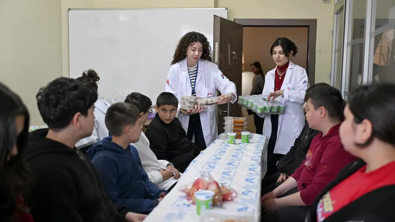 Silifke’de sofralar kardeşlik için kuruluyor: Günde 500 kişiye sıcak dokunuş